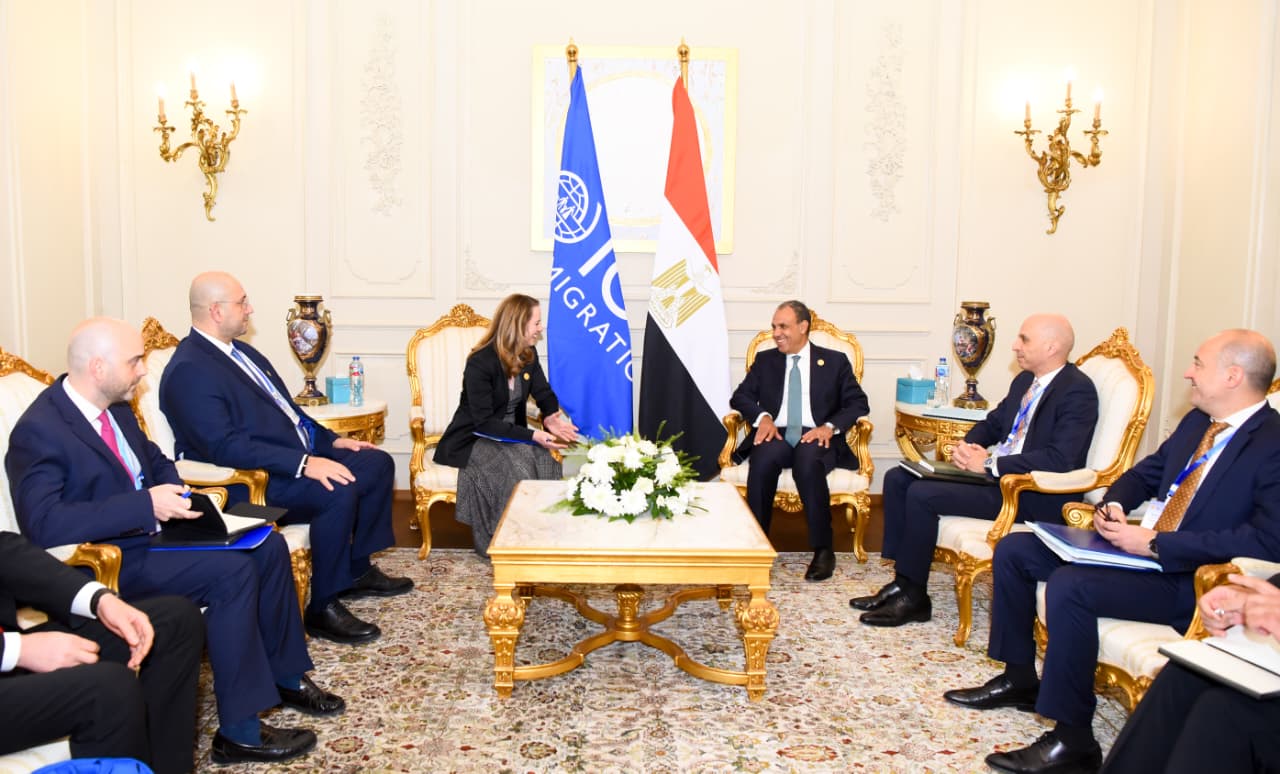 قد تكون صورة ‏‏مِنبر‏ و‏تحتوي على النص '‏‎F IGRATIO IGRATIC C 周 10‎‏'‏‏