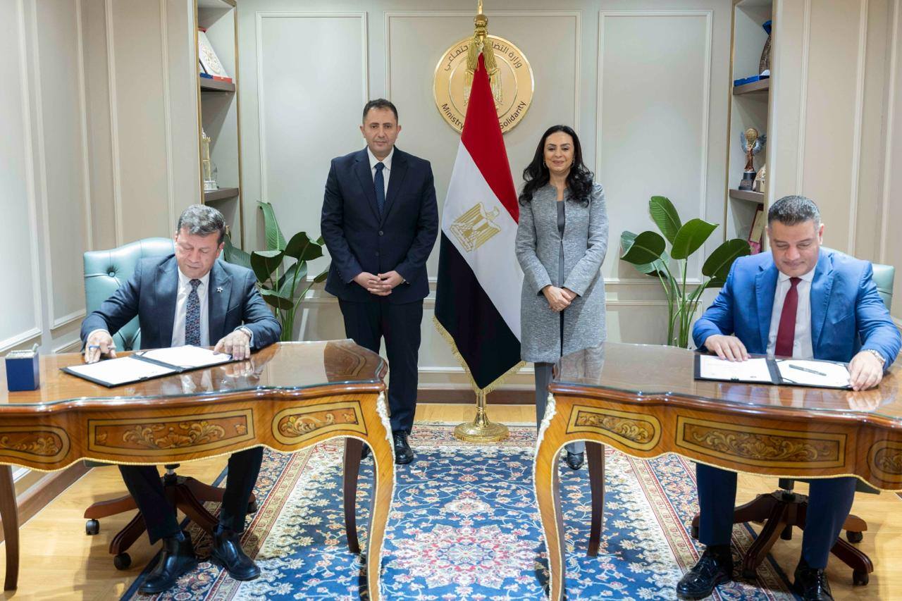 قد تكون صورة ‏‏‏غرفة أخبار‏، و‏المكتب البيضاوي‏‏ و‏نص‏‏